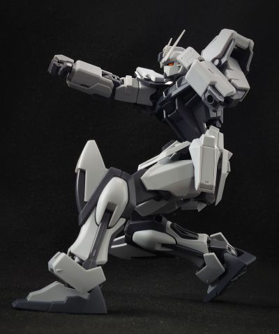 ROBOT魂＜机动战士系列＞  机动战士高达SEED GAT-X105 强袭高达 装甲未启动模式 剧中版