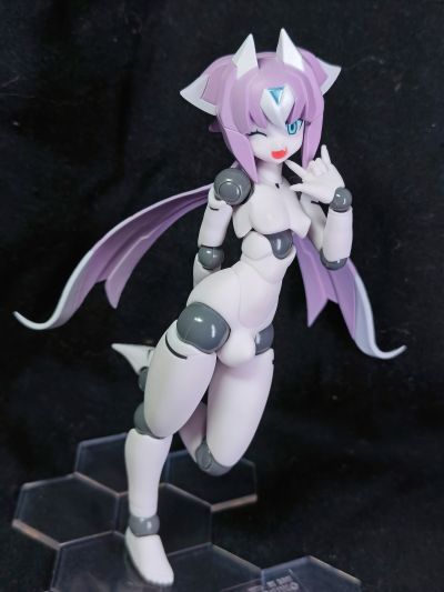 机械新人类 MLL-V2 素体 玛卡翁