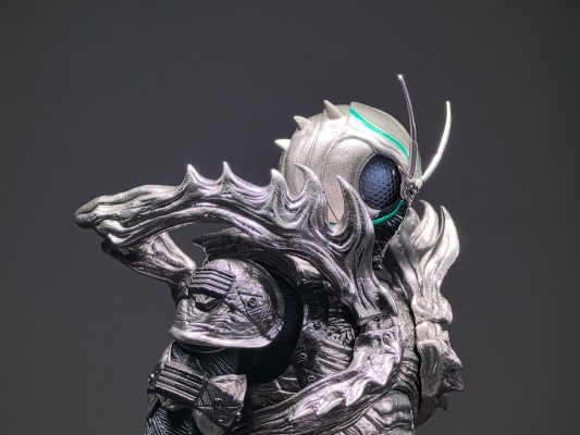 TMS101 - TMS101B 假面骑士暗日（BLACK SUN） 假面骑士影月 珍藏人偶