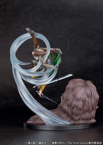 进击的巨人 利威尔 vs 兽之巨人