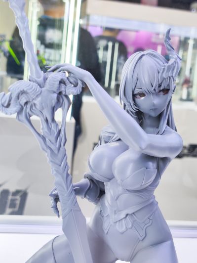 「猎魔者-瑟琳娜」追视眼2.0 磁控光效金瞳 柔感软胸