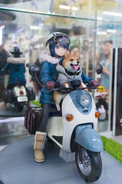 摇曳露营△ 志摩凛