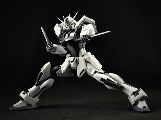 ROBOT魂＜机动战士系列＞  机动战士高达SEED GAT-X105 强袭高达 装甲未启动模式 剧中版