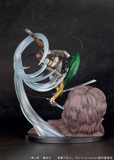 进击的巨人 利威尔 vs 兽之巨人