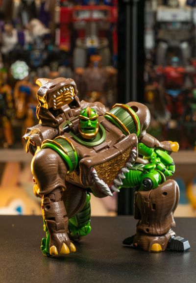 变形金刚大师级 MP-59 犀牛勇士