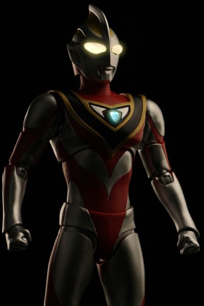 S.H.Figuarts（真骨雕制法） 盖亚奥特曼（V2型）