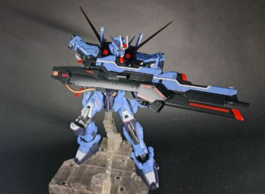 1/100 エール强袭高达