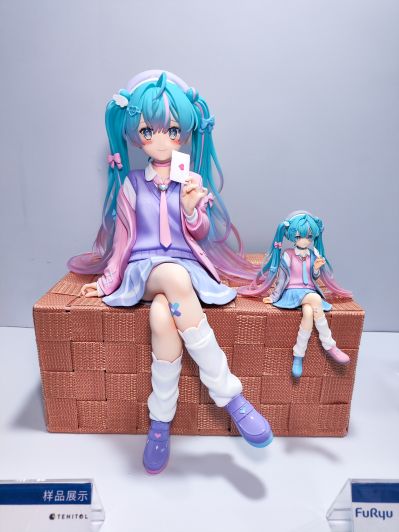 TENITOL 大号压泡面人偶 初音未来 恋爱的西装外套