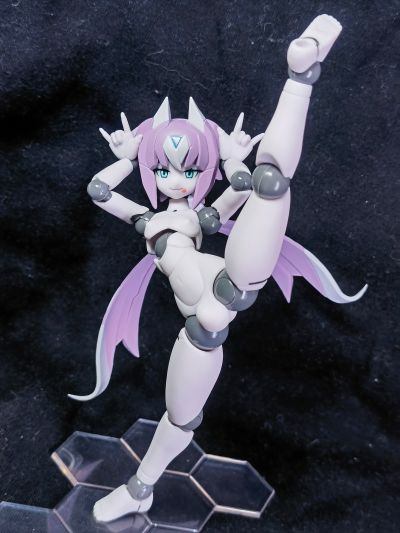 机械新人类 MLL-V2 素体 玛卡翁