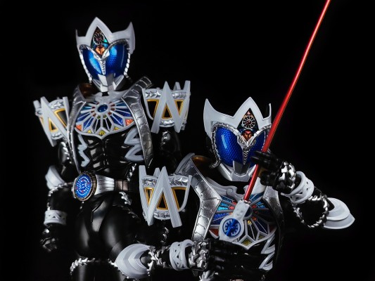 S.H.Figuarts（真骨雕制法）假面骑士蛇牙+假面骑士暗黑月骑