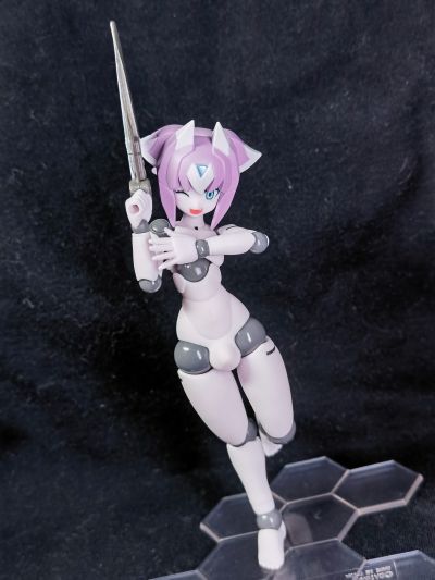 机械新人类 MLL-V2 素体 玛卡翁