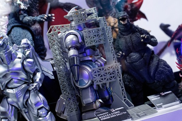 S.H.MonsterArts 摩杰拉 机库出击版