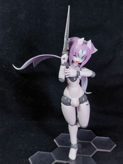 机械新人类 MLL-V2 素体 玛卡翁