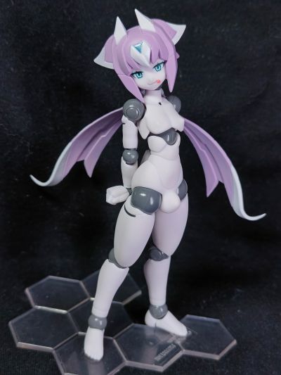 机械新人类 MLL-V2 素体 玛卡翁