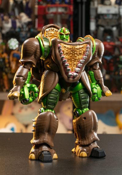 变形金刚大师级 MP-59 犀牛勇士