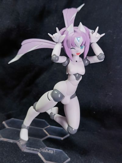 机械新人类 MLL-V2 素体 玛卡翁