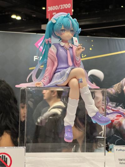 TENITOL 大号压泡面人偶 初音未来 恋爱的西装外套