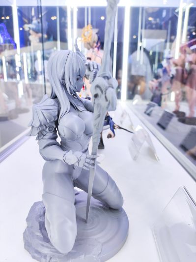 「猎魔者-瑟琳娜」追视眼2.0 磁控光效金瞳 柔感软胸