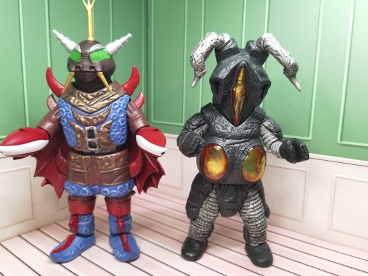 MAF (怪兽可动模型)  圆谷PRO篇 二代芝顿  红超人版