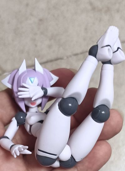 机械新人类 MLL-V2 素体 玛卡翁