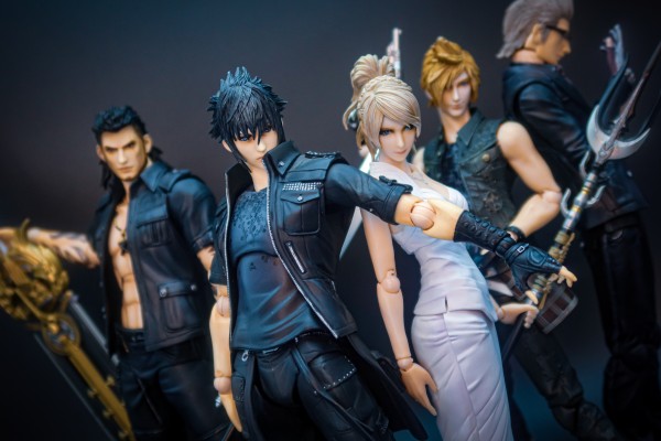 PlayArts改 最终幻想XV 露娜弗蕾娜·诺克斯·芙尔雷