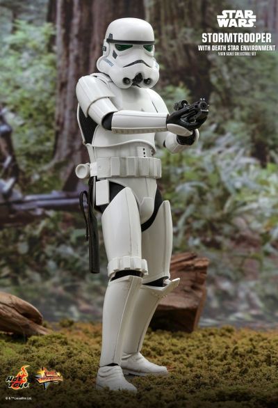 Movie Masterpiece - 1/6 Scale Fully Poseable Figure: Star Wars - Stormtrooper (with Death Star Environment)