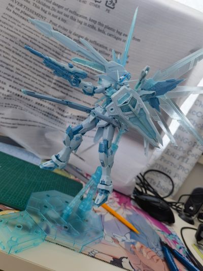 MG 1/100  自由高达 CROSS CONTRAST COLORS / 透明蓝