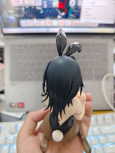 橫山石见 黑兔女郎