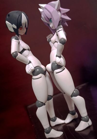 机械新人类 MLL-V2 素体 玛卡翁