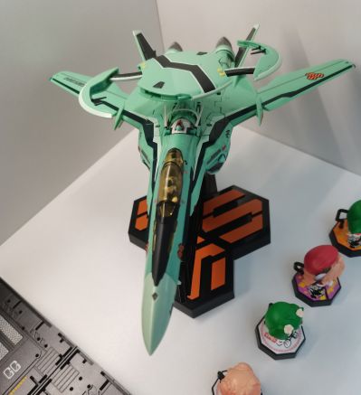 超时空要塞7 1/60 完全変形 VF-19改 Fire Valkyrie