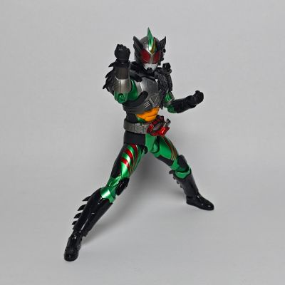 S.H.Figuarts   假面骑士亚马逊新生欧米伽  （Amazon.co.jp独家版）