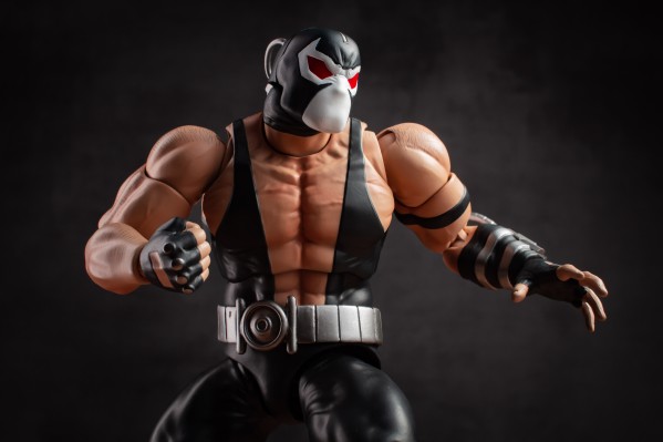 MAFEX 编号216 蝙蝠侠：骑士陨落 贝恩