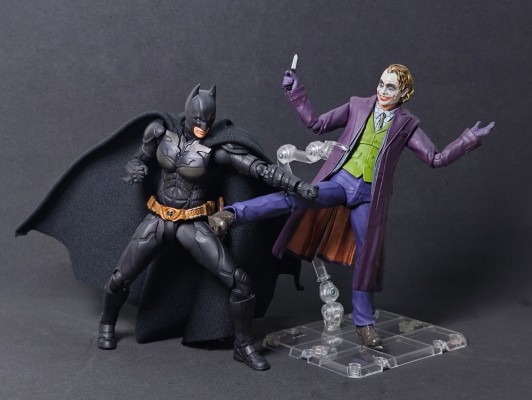 S.H.Figuarts 小丑 (《蝙蝠侠：黑暗骑士》)