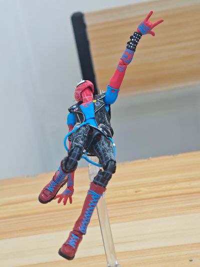 S.H.Figuarts  朋克蜘蛛侠（蜘蛛侠：纵横宇宙）