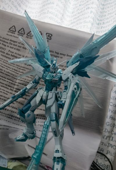 MG 1/100  自由高达 CROSS CONTRAST COLORS / 透明蓝
