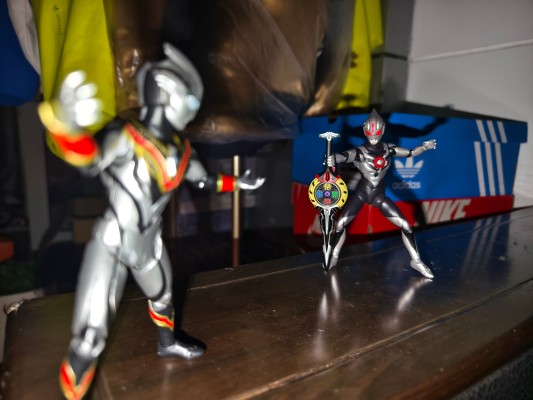 S.H.Figuarts 罗布奥特曼  黑暗欧布奥特曼