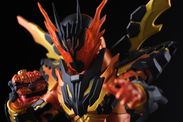S.H.Figuarts 假面骑士创骑 假面骑士克罗兹 熔岩形态