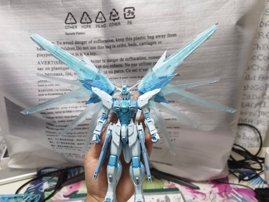 MG 1/100  自由高达 CROSS CONTRAST COLORS / 透明蓝