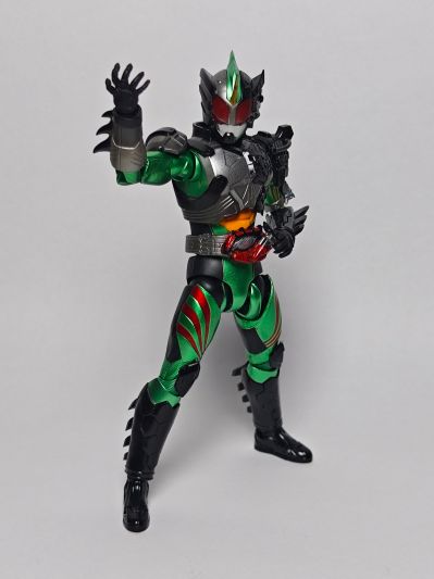 S.H.Figuarts   假面骑士亚马逊新生欧米伽  （Amazon.co.jp独家版）