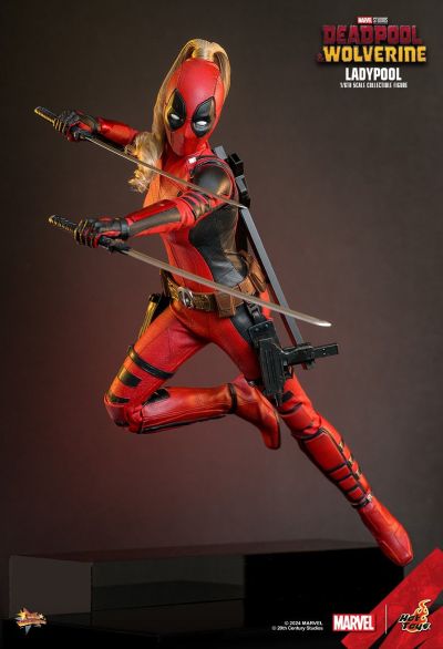 《死侍与金刚狼》女死侍1:6比例珍藏人偶