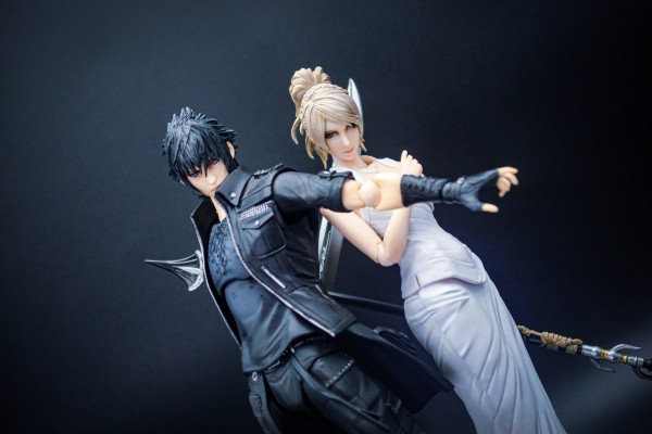PlayArts改 最终幻想XV 露娜弗蕾娜·诺克斯·芙尔雷