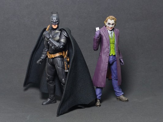 S.H.Figuarts 黑暗骑士 蝙蝠侠