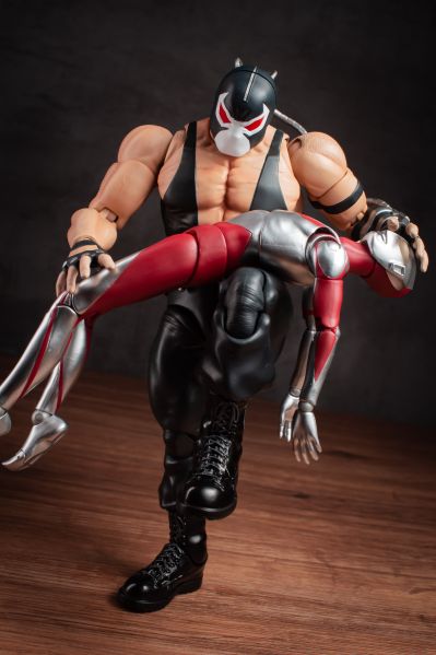 MAFEX 编号216 蝙蝠侠：骑士陨落 贝恩