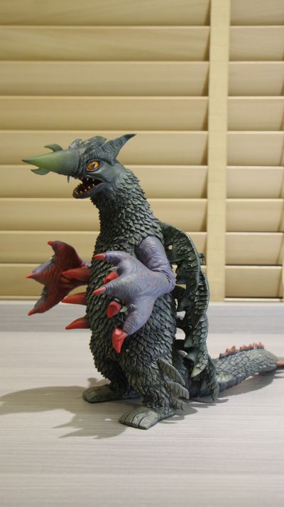 大怪兽系列 艾斯奥特曼 嘎兰 发光版