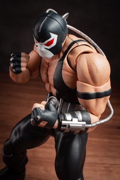 MAFEX 编号216 蝙蝠侠：骑士陨落 贝恩