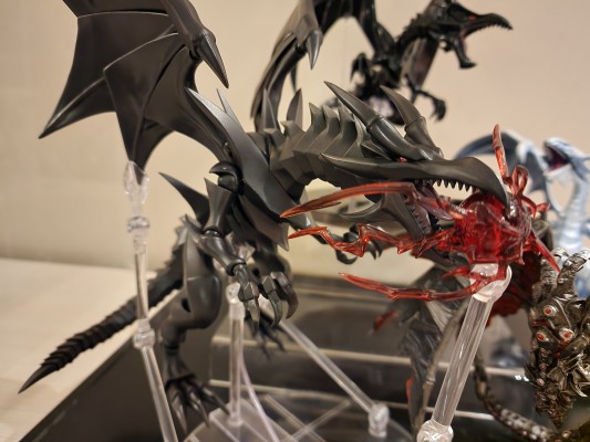 S.H.MonsterArts 游戏王 怪兽之决斗 真红眼黑龙