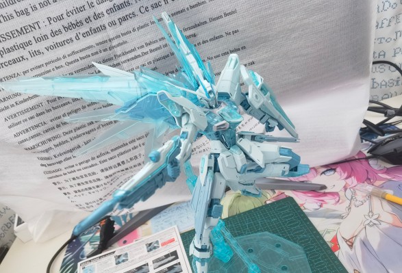 MG 1/100  自由高达 CROSS CONTRAST COLORS / 透明蓝