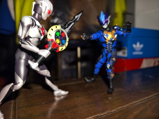 S.H.Figuarts 罗布奥特曼  黑暗欧布奥特曼