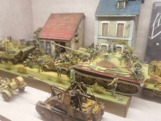 35295 1/35 德国 猎虎 重型坦克歼击车 初期生产型