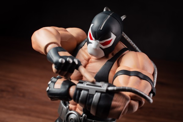 MAFEX 编号216 蝙蝠侠：骑士陨落 贝恩